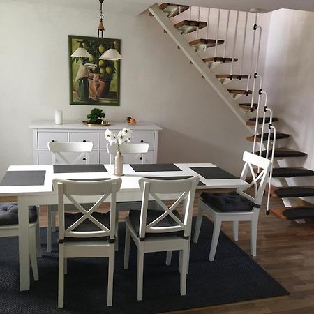 Schoene Grosse Wohnung, Terrasse, Kamin, Parkplatz, 2 Schlafzimmer Greifswald Buitenkant foto