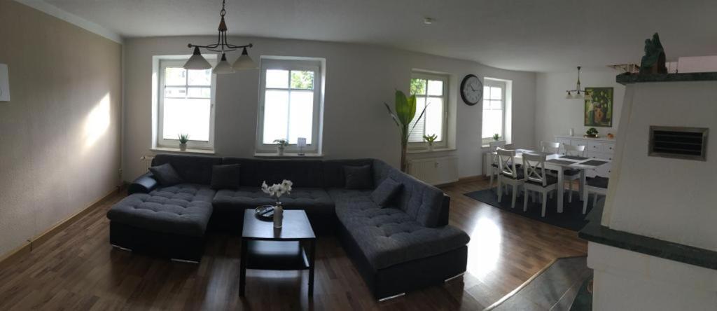 Schoene Grosse Wohnung, Terrasse, Kamin, Parkplatz, 2 Schlafzimmer Greifswald Buitenkant foto