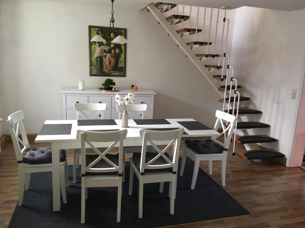 Schoene Grosse Wohnung, Terrasse, Kamin, Parkplatz, 2 Schlafzimmer Greifswald Buitenkant foto